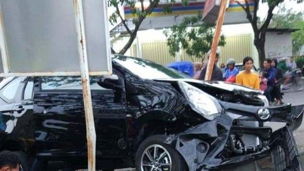 Tragis, Usai Beli Mobil Baru, Suami Ini Malah Tabrak Istrinya hingga Tewas
