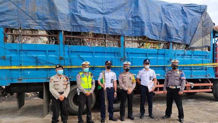 Ogah Terus Jadi Sasaran Tilang, Supir Truk Demo Aturan Odol