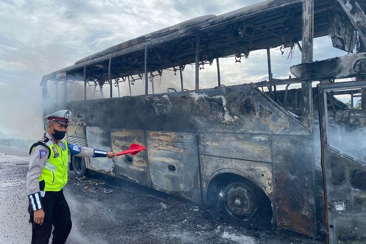 Kronologi Terbakarnya Bus Pariwisata di Tol Pandaan