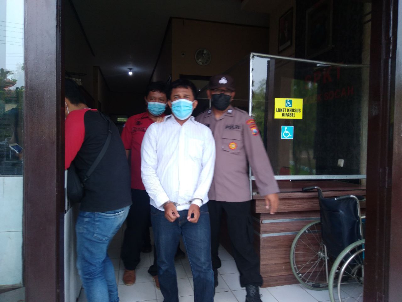 Mencuri Uang di SPBU Socah, Tertabrak Angkot dan Ditangkap Warga