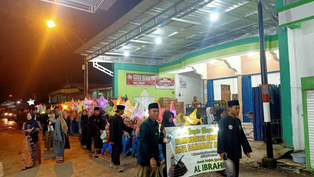 Peringati Nuzulul Qur’an, Rumah Tahfidz Qur’an Junior Al Ibrahimy Konang Gelar Pawai lampion