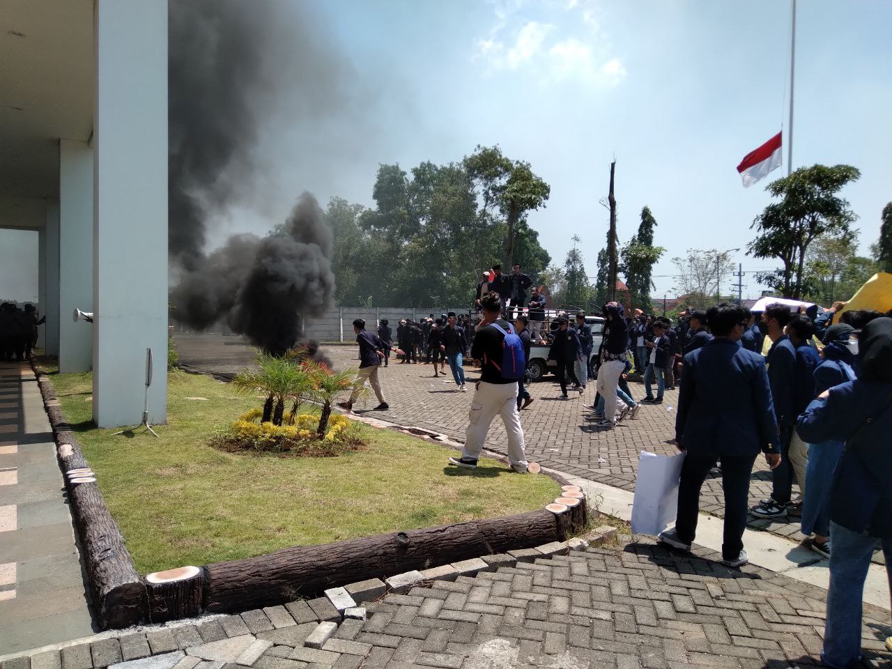 Usai Demo di DPRD Bangkalan: Tiga Mahasiswa Masuk RS, Dua Luka Kepala