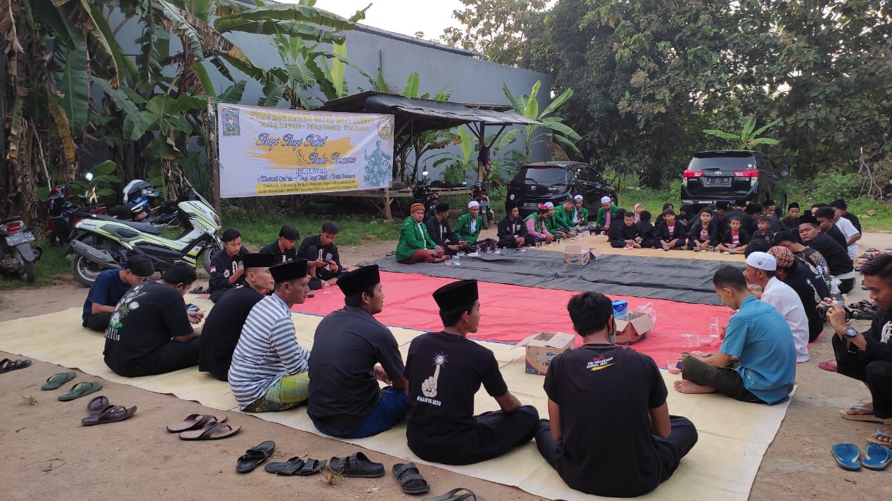 Jadikan Tradisi, PSHT Ranting Banyuates Bagi-bagi Takjil dan Buka Bersama