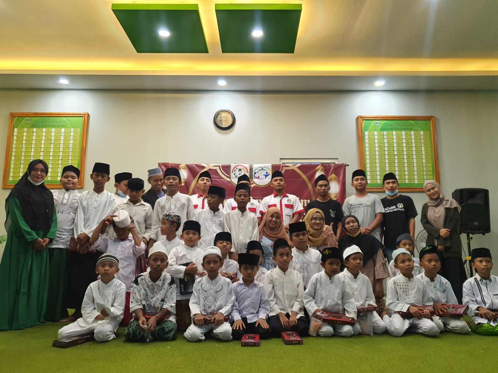 Berbagi di Bulan Suci Ala KMI