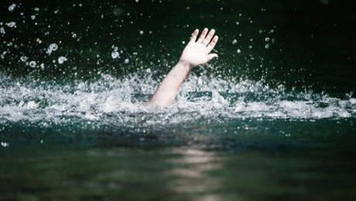 Naik Motor Warga Pamekasan Hilang Terseret Arus Sungai