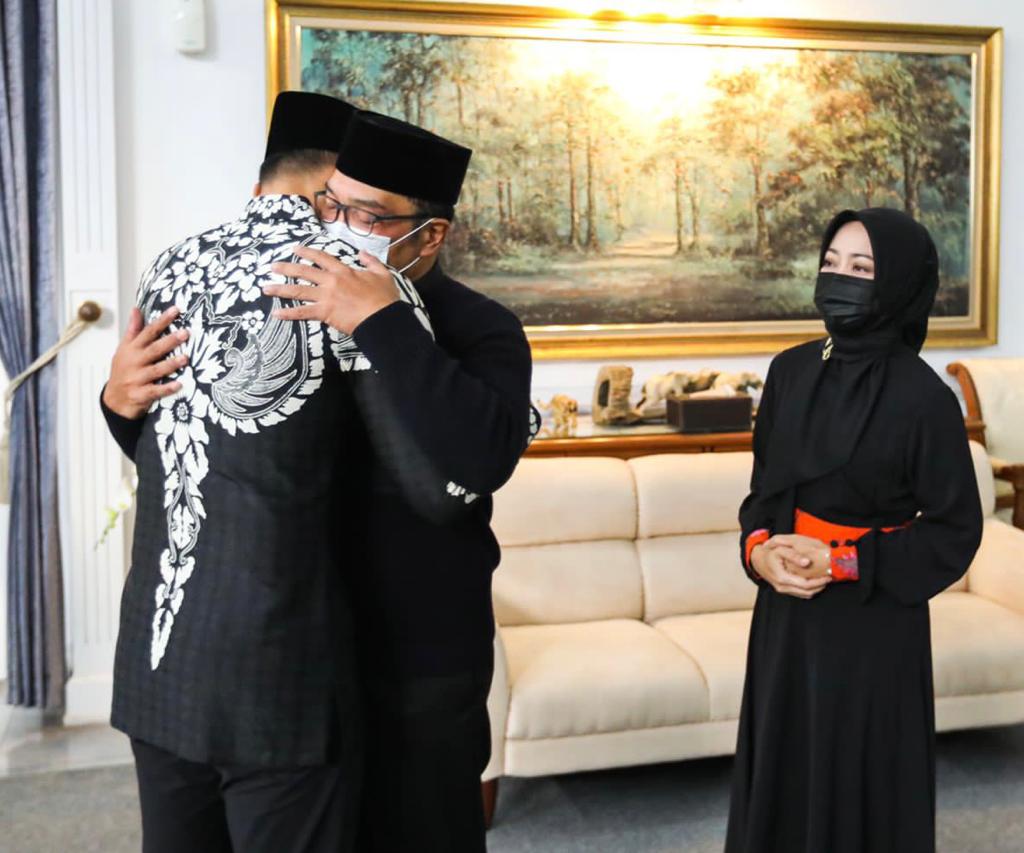 Suasana Haru Selimuti Takziah AHY ke Rumah Ridwan Kamil