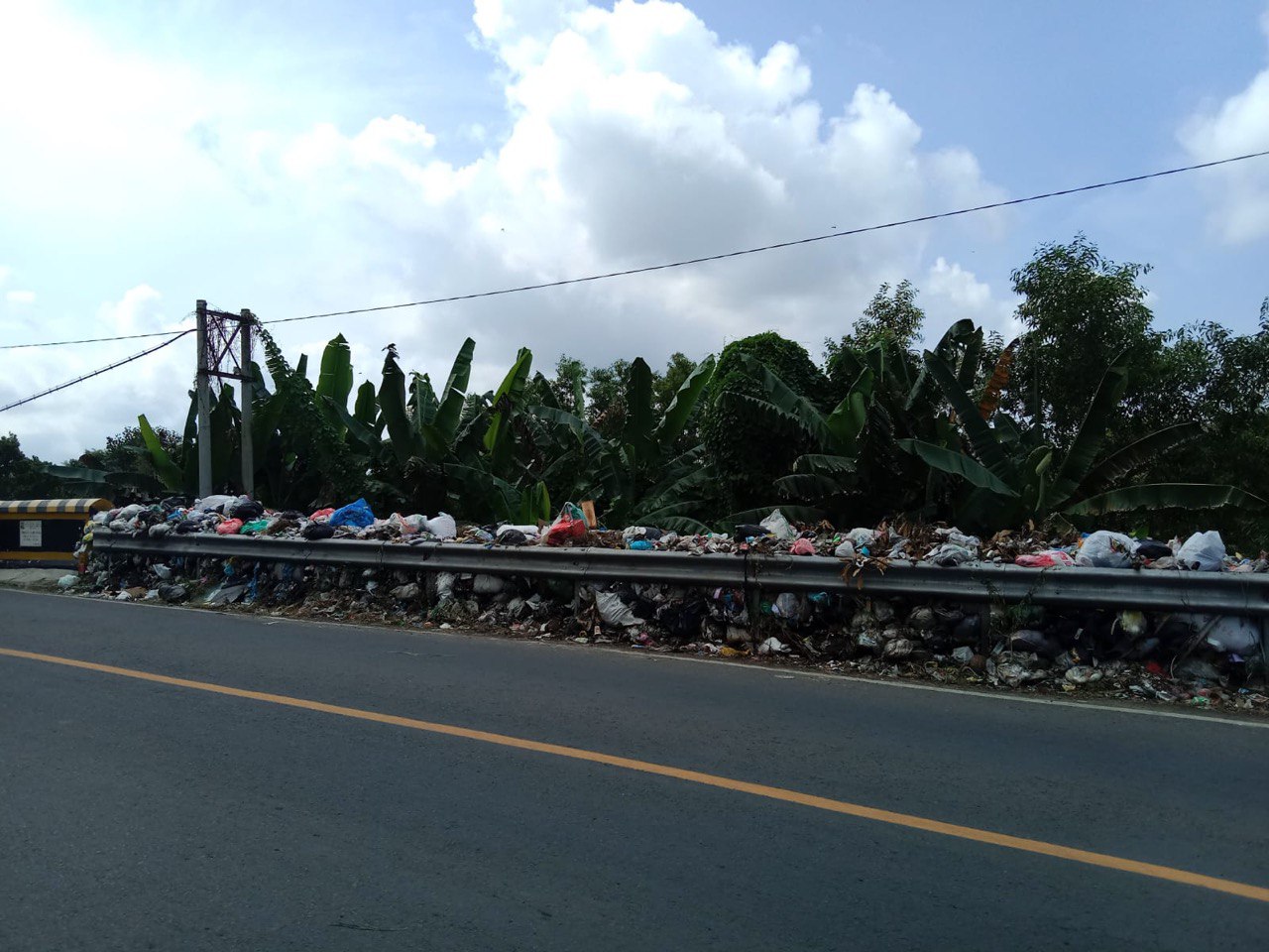 Jawaban DLH Soal Tumpukan Sampah di Jembatan Arosbaya