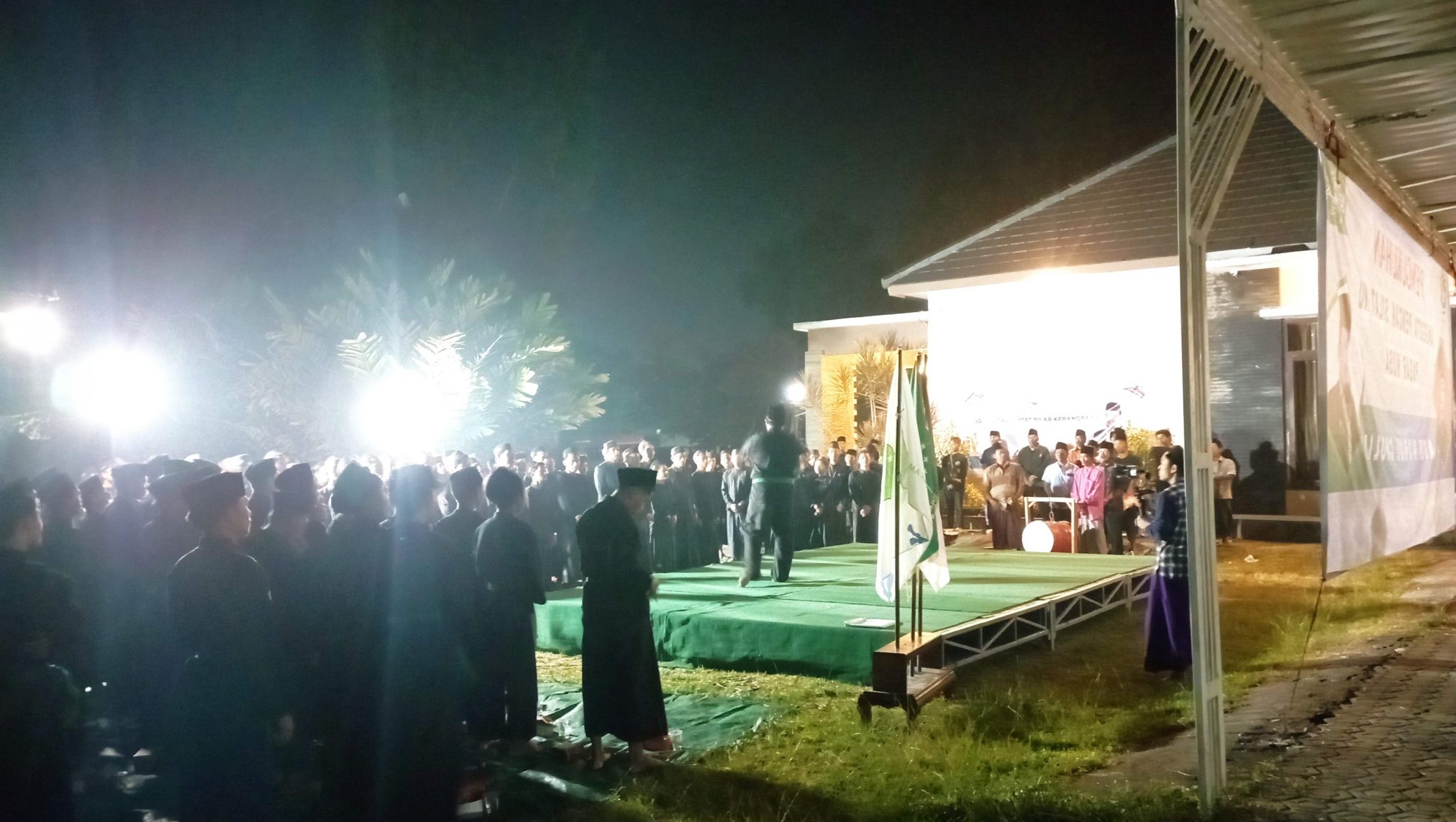 Aneka Atraksi Meriahkan Pengukuhan Anggota Pencak Silat Pagar Nusa Rayon Nurul Cholil