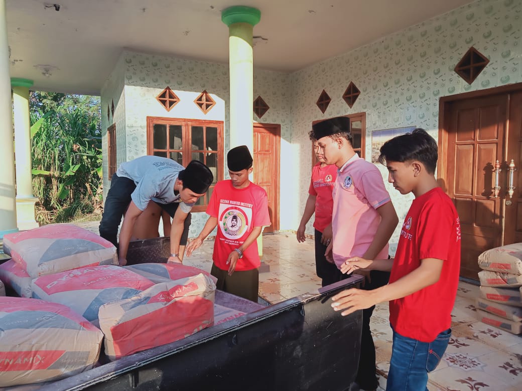 KMI Blusukan ke Desa Kanegereh, Bantu Pembangunan Masjid