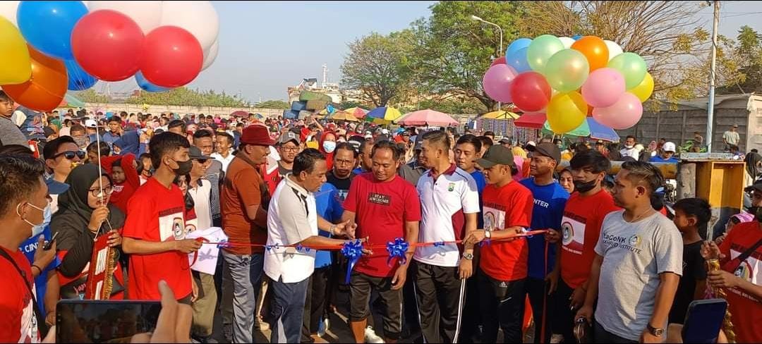 Ribuan Orang Ikuti Jalan Sehat dan Banjiri Bazar UMKM di Pelabuhan Kamal