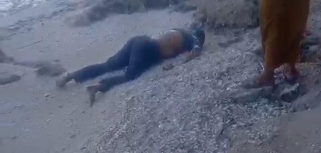 Viral Penemuan Sosok Mayat Terkapar di Pantai Rongkang