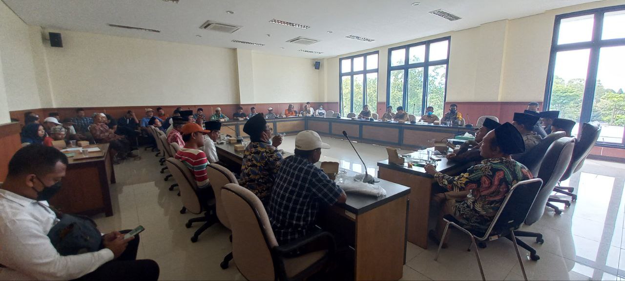 Carut Marut Pasar Tanah Merah: Beda Versi Antara Pedagang dan Dinas