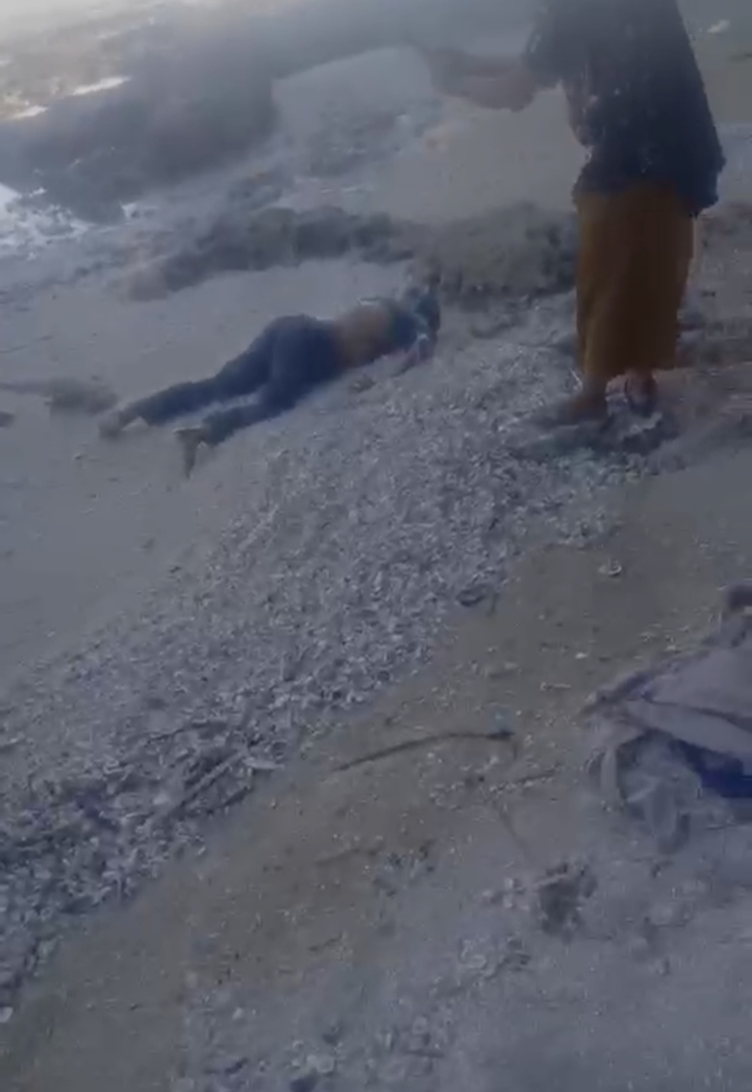 Nelayan Temukan Mayat Bertato di Pantai Rongkang