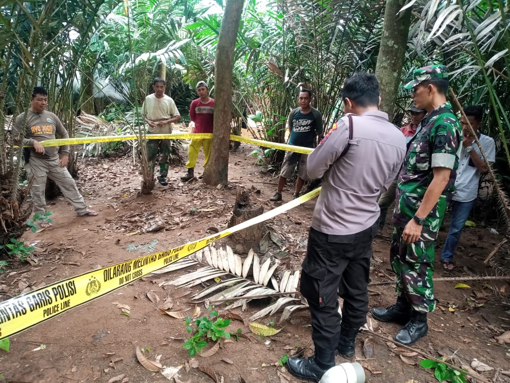 Cerita Santri Bilaporah Temukan Granat di Kebun Salak