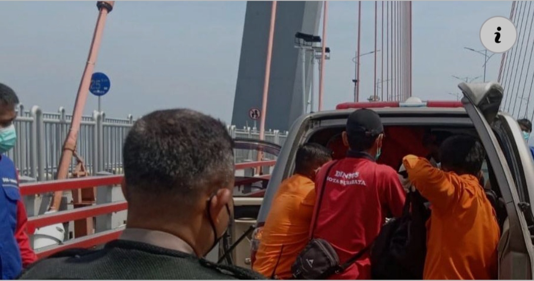 Petugas Kebersihan Suramadu Tewas Ditabrak Ertiga