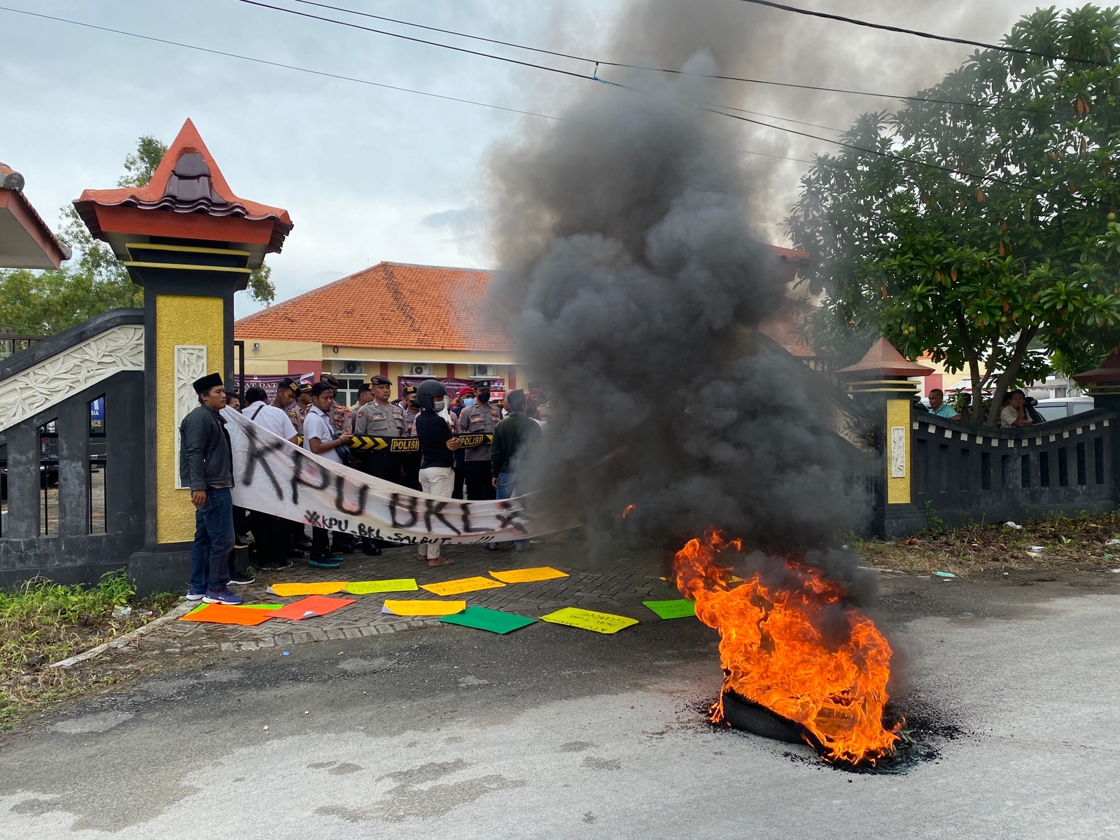 Demo Soal Rekrutmen PPK, Massa Tuding KPU Bangkalan Kongkalikong