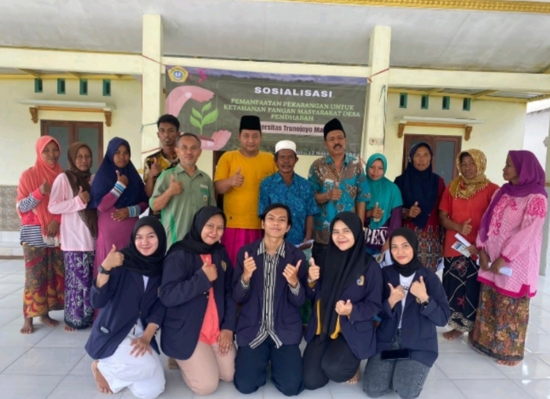 Mahasiswa UTM Sosialisasi Pemanfaatan Pekarangan Untuk Ketahanan Pangan Masyarakat Dan Pembuatan Pupuk Organik Cair