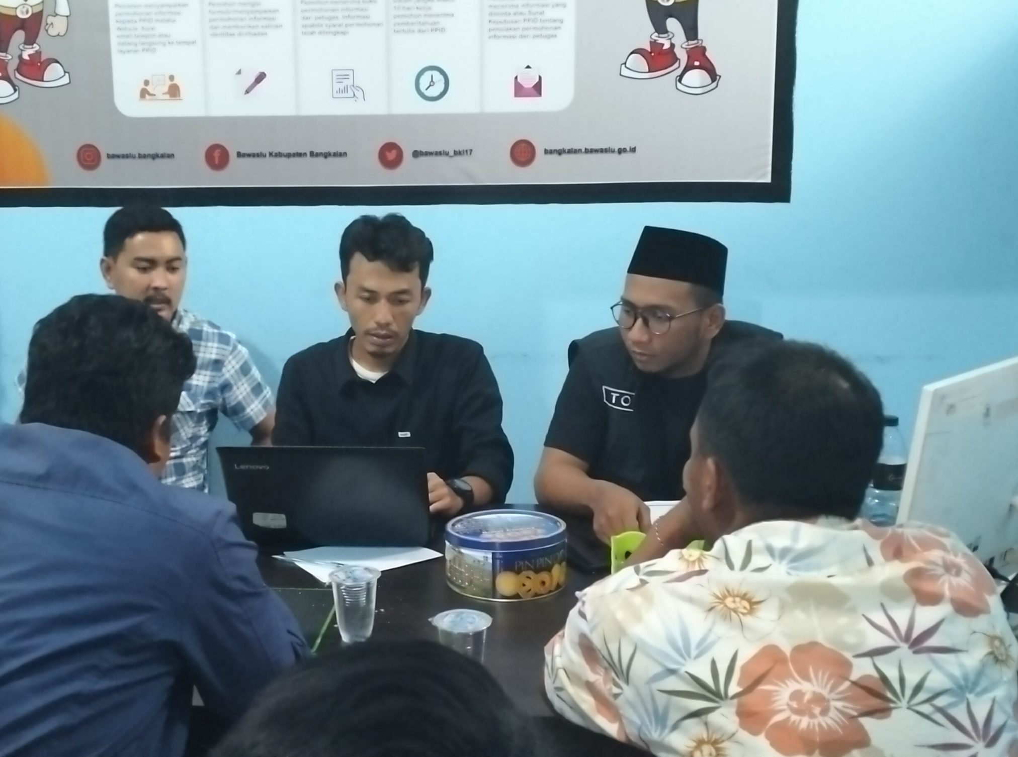 Sejumlah Pemuda Laporkan 5 Komisioner KPU Bangkalan Ke Bawaslu