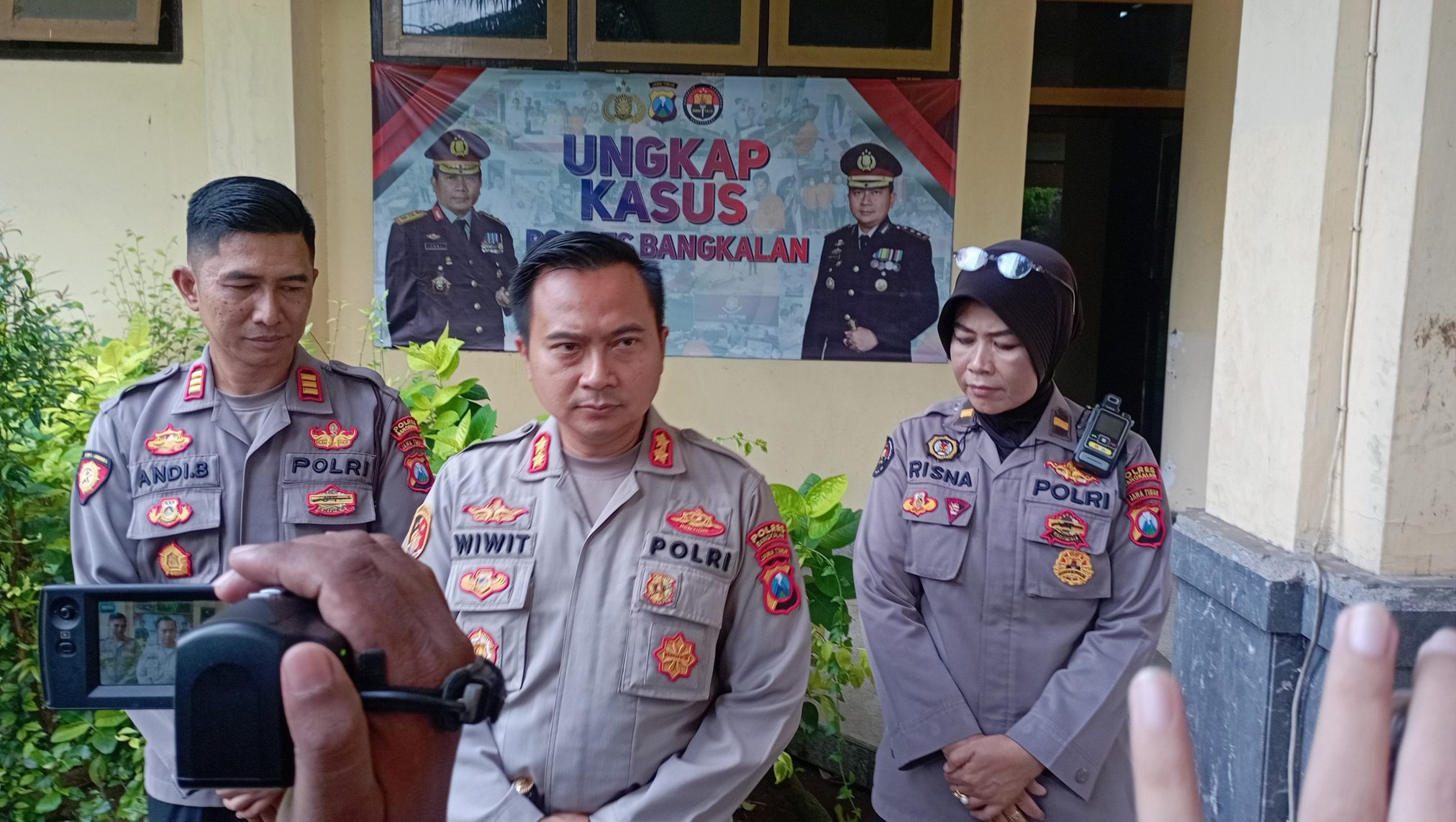 Diseret, Ditendang hingga Digunting Rambutnya