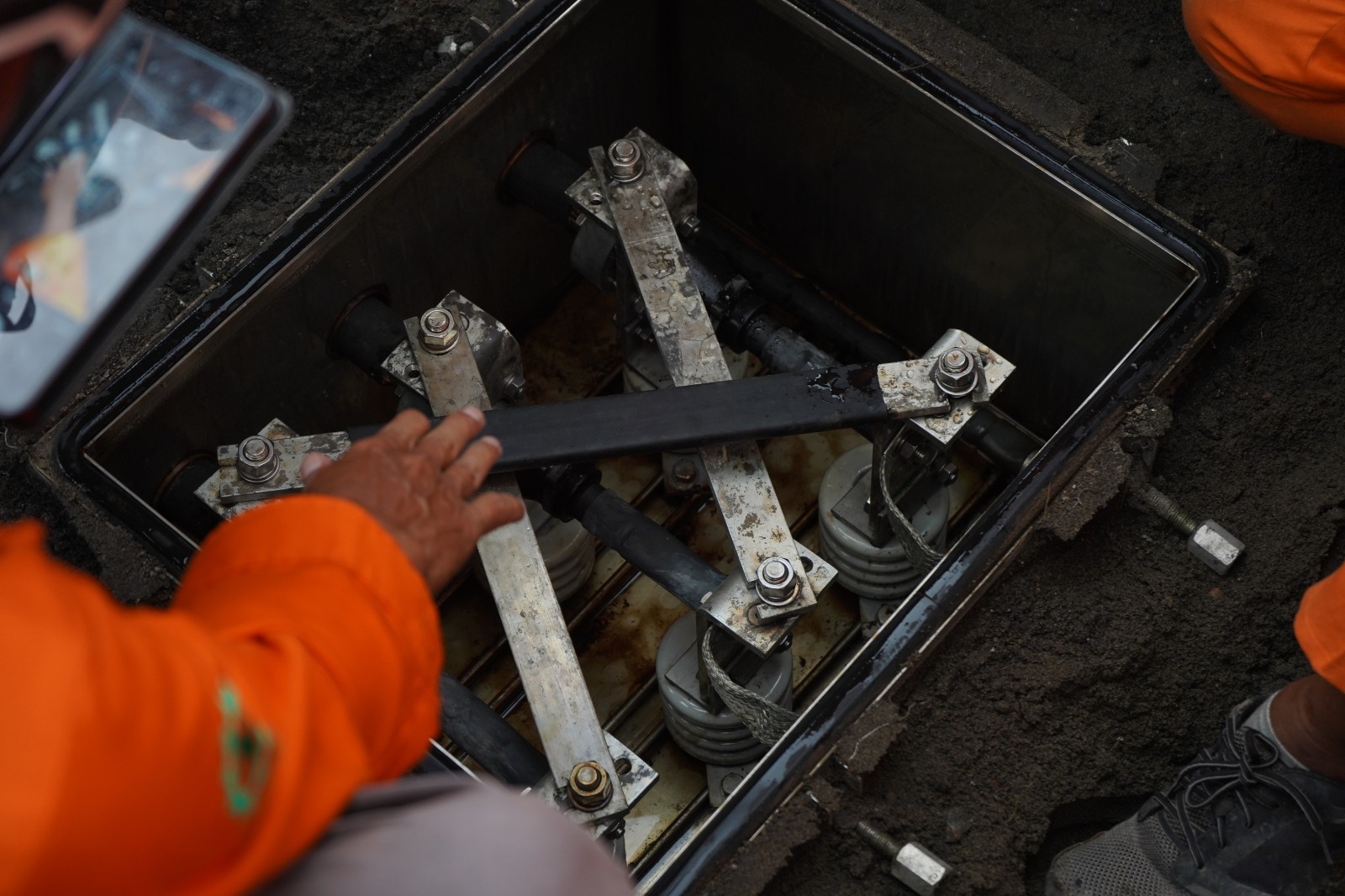 Rayakan Isra Mikraj Tanpa Khawatir listrik Padam, PLN Madura Siapkan Personil dan Genset Mobile