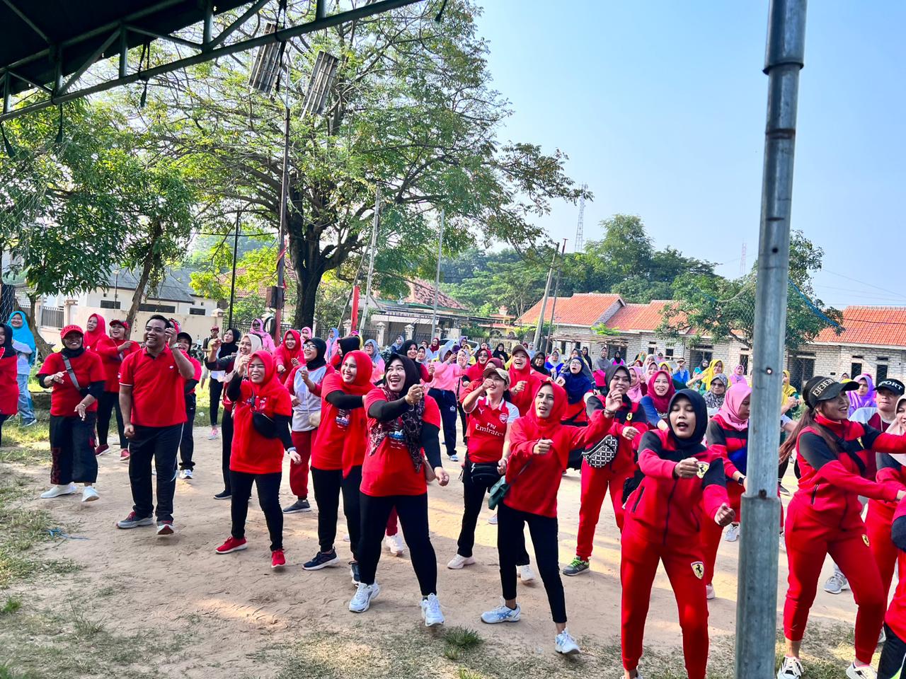 Bersama Mahfud, Ibu PKK Gelar Senam Sicita
