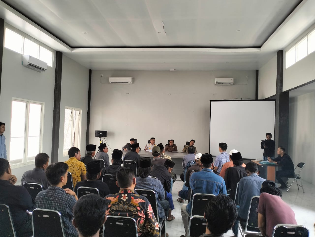 P2KD Desa Morombuh Dinilai Tidak Netral, Puluhan Warga Datangi TFPKD