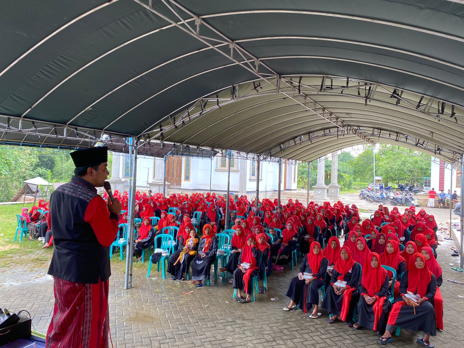 Humairoh Perjuangan Ngaji Ilmu Agama ke Ibu Nyai Mufarrohah, Mahfud: Ini Bukti Organisasi Keagamaan, Bukan Kepentingan