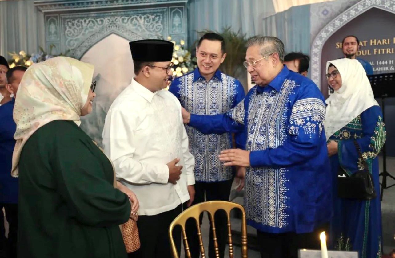 Silaturahmi Lebaran ke Rumah AHY, Anies Baswedan Disambut Penuh Keakraban