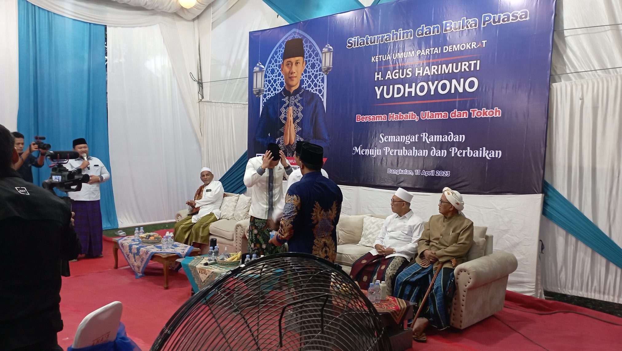 Dapat Hadiah Peci NU, AHY Didoakan Lewat Pantun Jadi Cawapres
