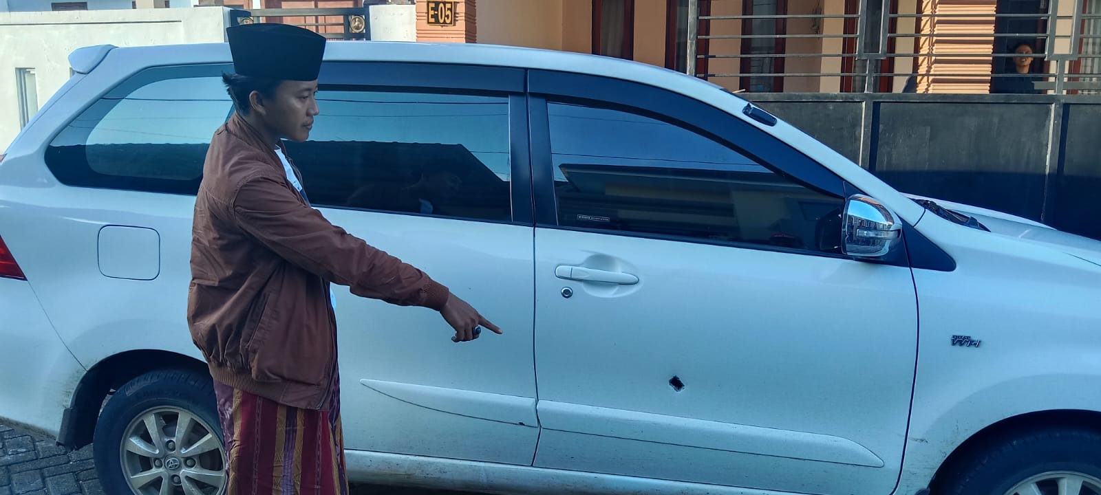 Pulang Pengajian, Mobil Klebun Kelbung Ditembak, Keluarga Selamat