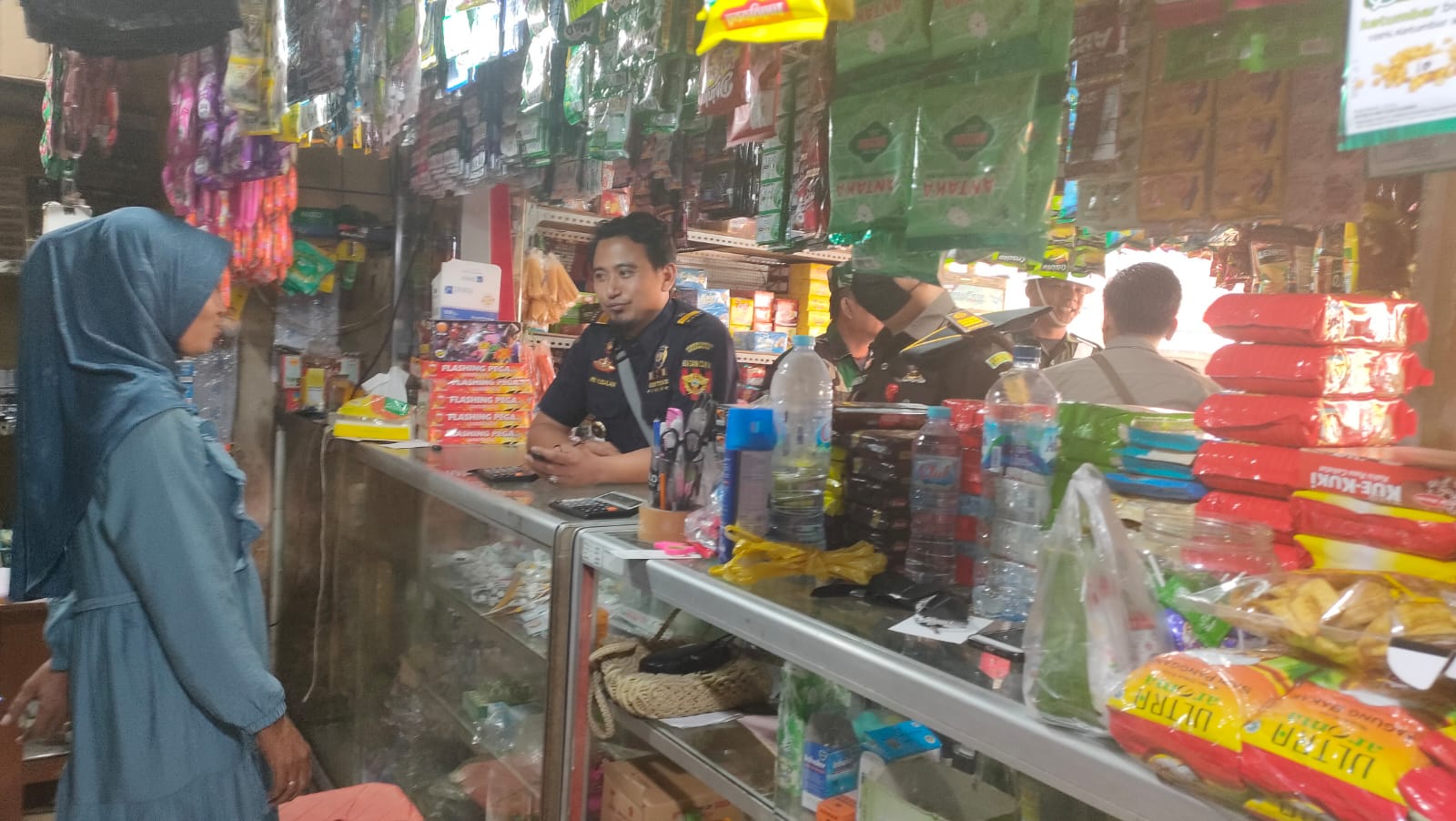 Satgas Gabungan Temukan Rokok Ilegal Beredar di Pasar Patemon Bangkalan