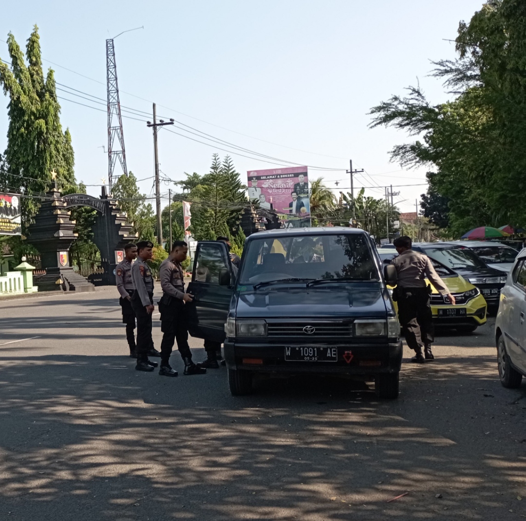 Bawa Sajam ke Depan Pendopo, 10 Warga Banyoneng Laok Ditangkap Polisi