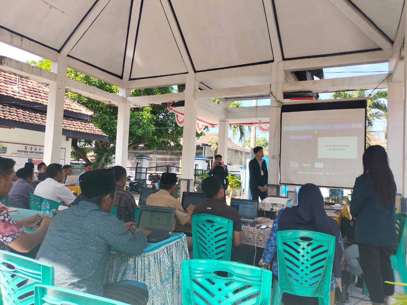 Mahasiswa Disabilitas Unibraw Berikan Pelatihan Desain Grafis Bagi 20 Perangkat Desa
