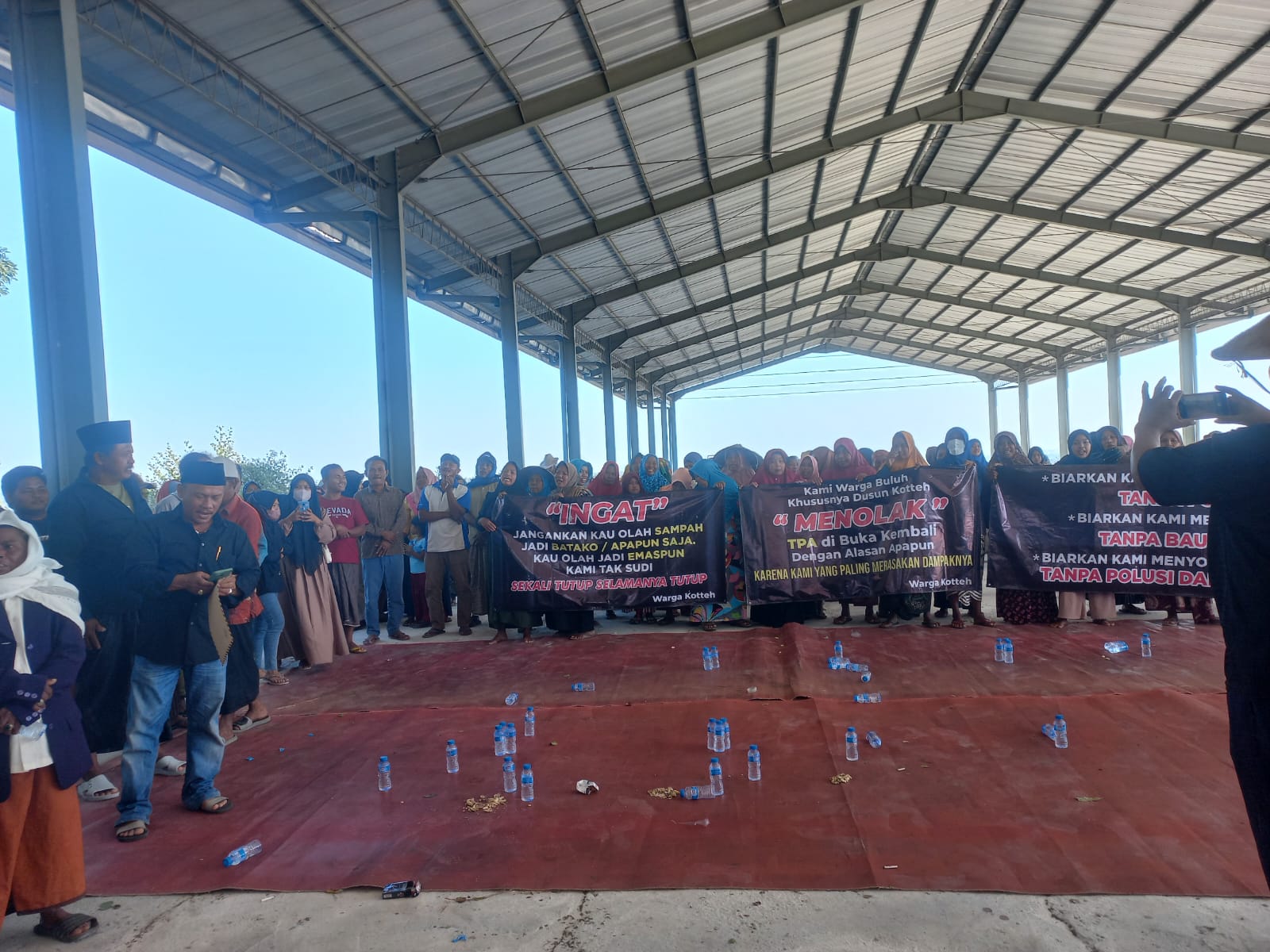Warga Buluh Kecewa, PLT Bupati Bangkalan Tidak Hadiri Mediasi Sampah