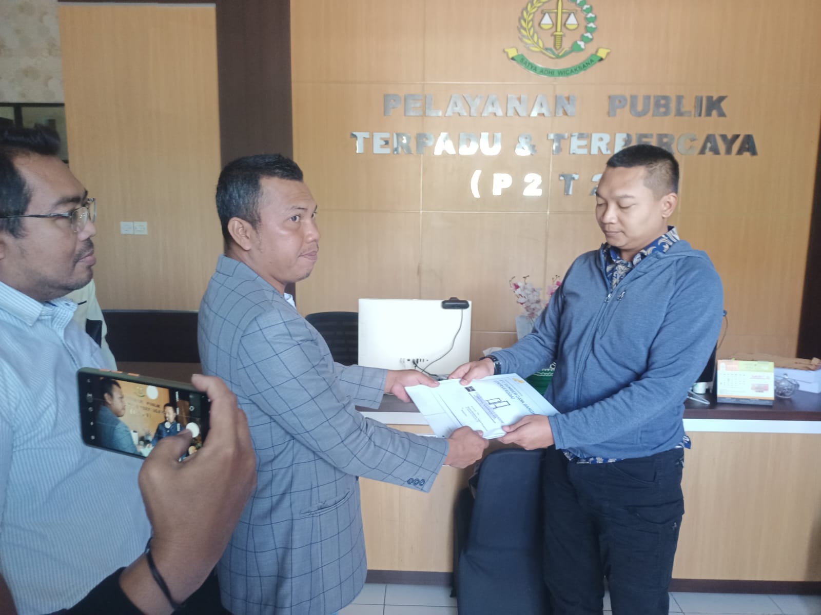 Soal Dugaan Korupsi, Tim Kuasa Hukum BUMD Datanngi Kejari Bangkalan