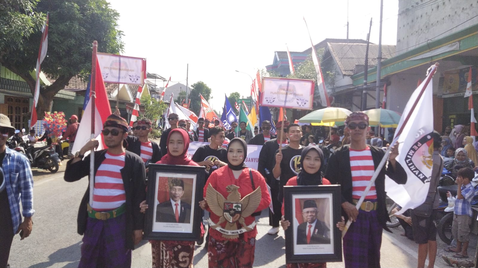 Meriahkan Karnaval Kemerdekaan, PPK dan PPS di Banyuates Sampang Laksanakan Sosialisasi Pemilu