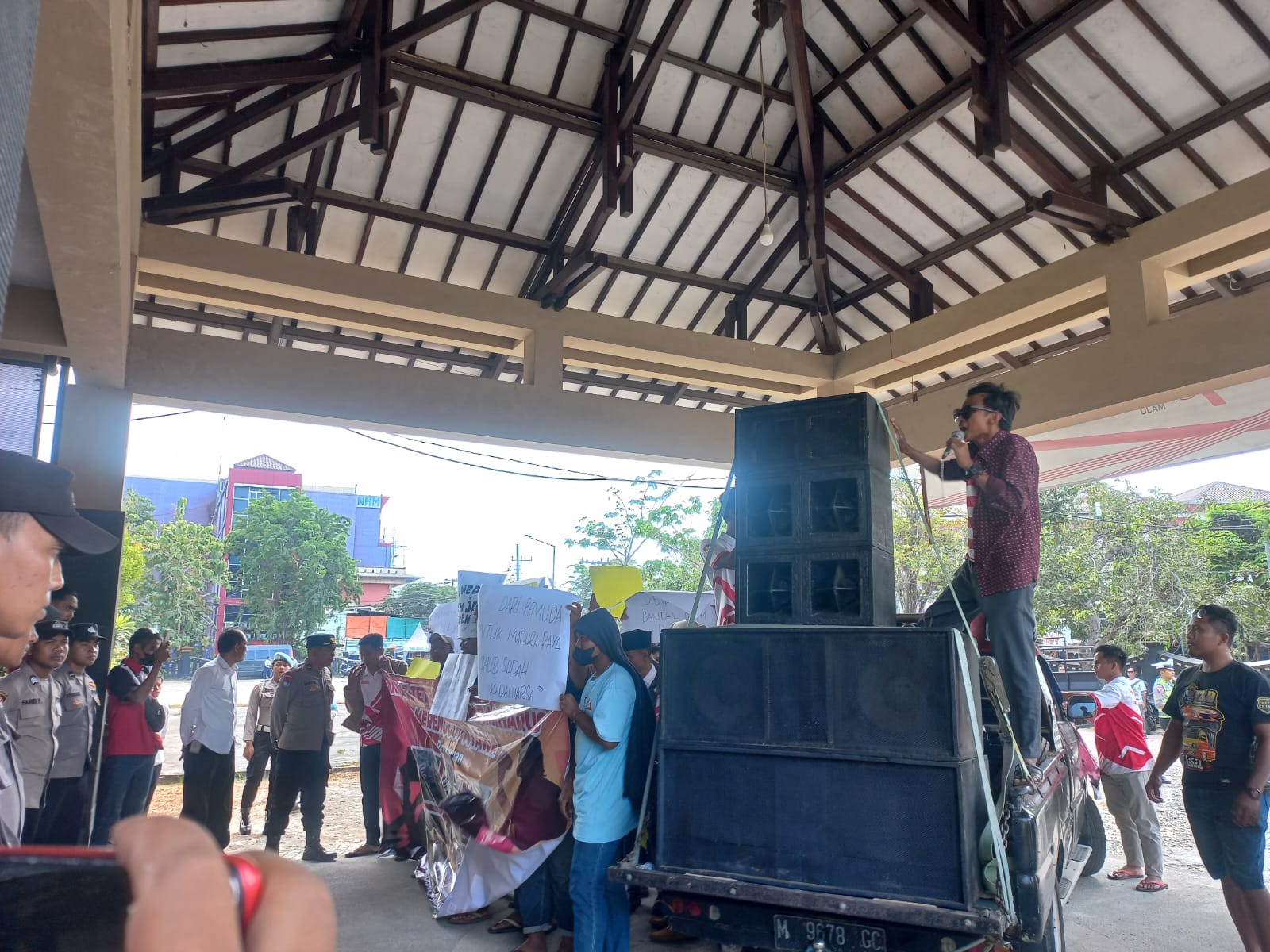 Air Garam Sering Memakan Korban, PMB Geruduk Dishub Bangkalan