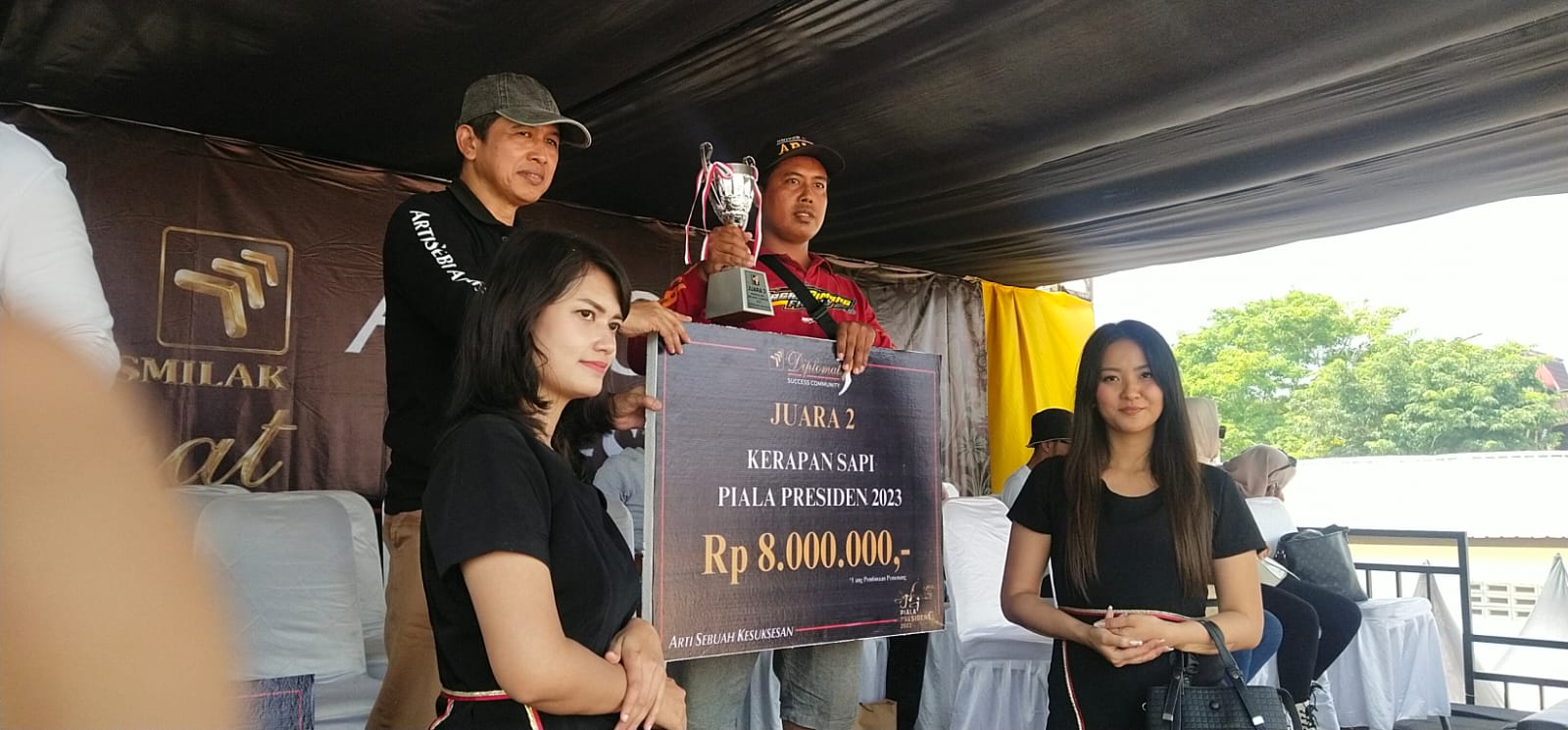 Wismilak Diplomat Gelar Kerapan Sapi Piala Presiden 2023