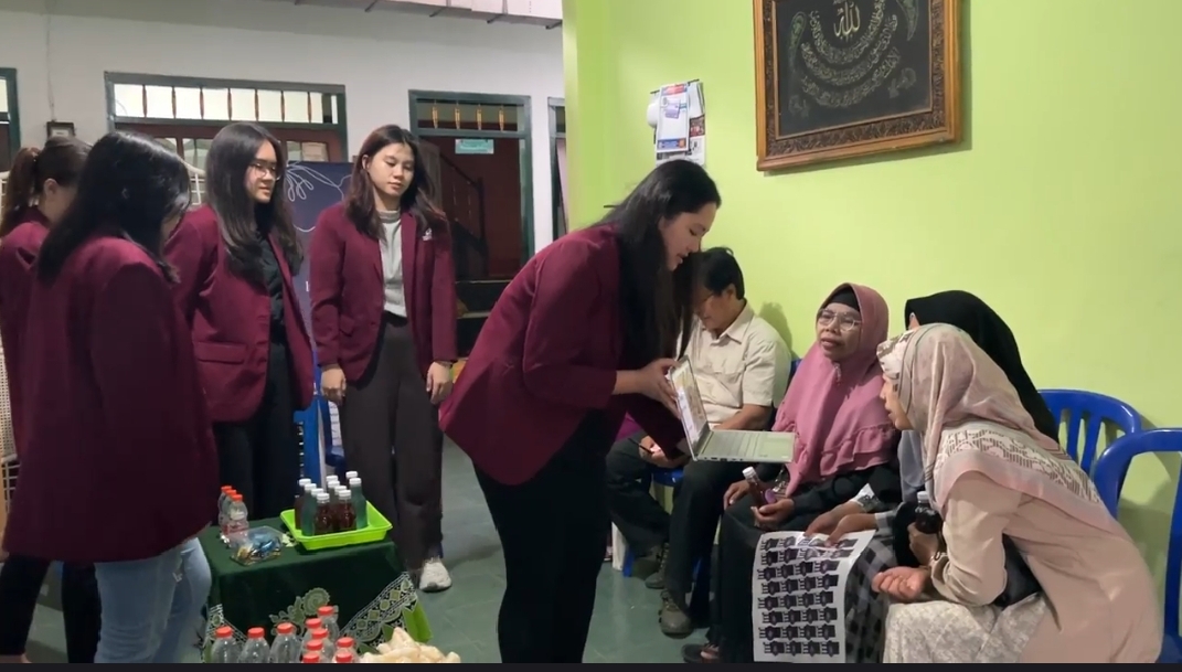 Cerita Mahasiswa Ciputra Bantu Luaskan Pemasaran UMKM Kampung Jamu Wonokromo