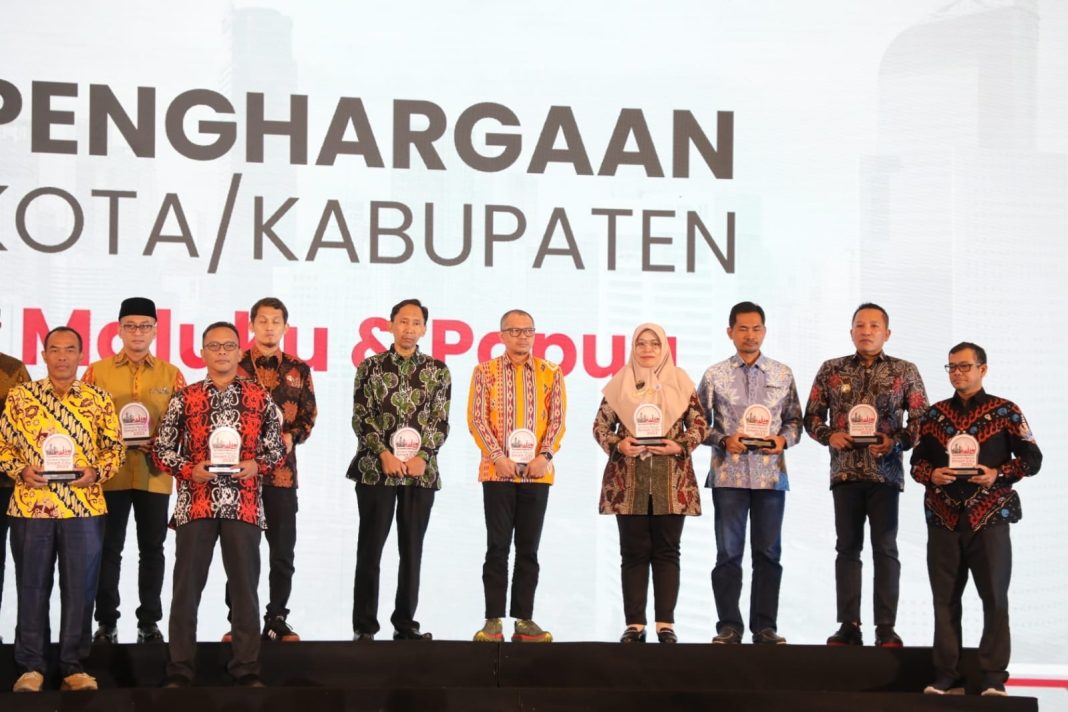 Pemkab Sampang Raih Penghargaan Gerakan Menuju Smart City 2023 Dari Menkominfo