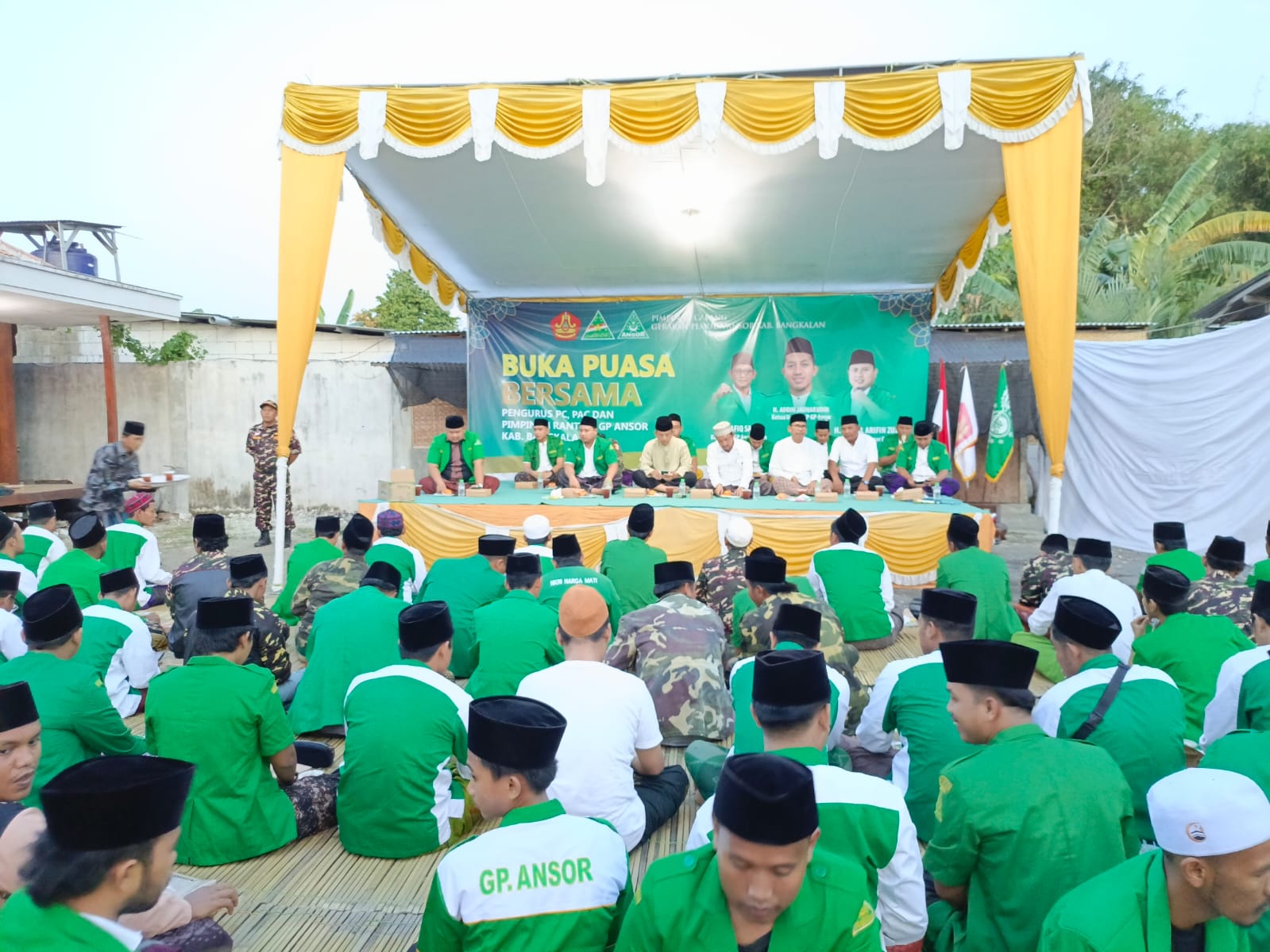GP Ansor Bangkalan Berbagi Ratusan Takjil, Ini Pahalanya!