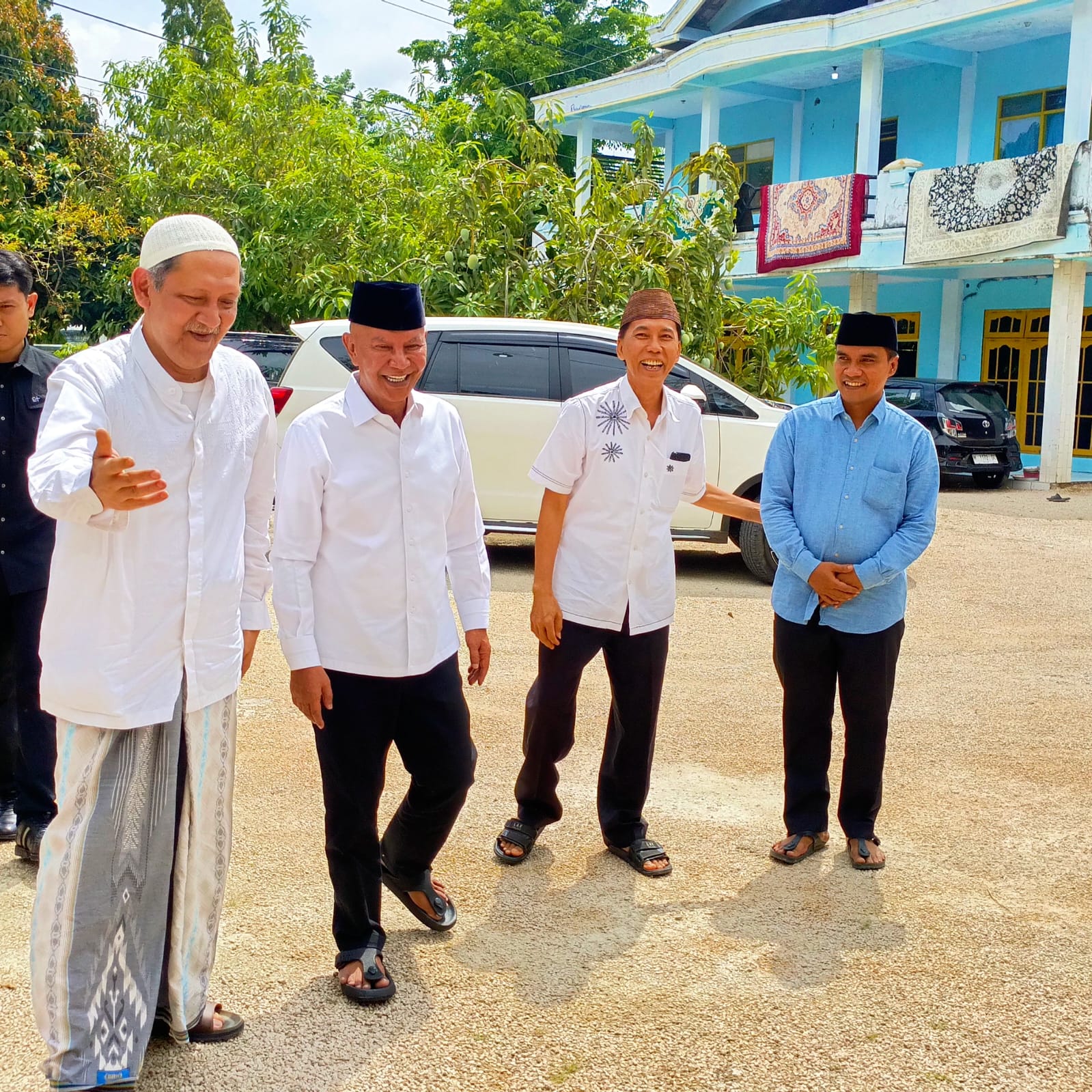 Ditanya Dukungan di Pilkada Bangkalan, Kiai Imam Buchori Jawab dengan Yel-yel