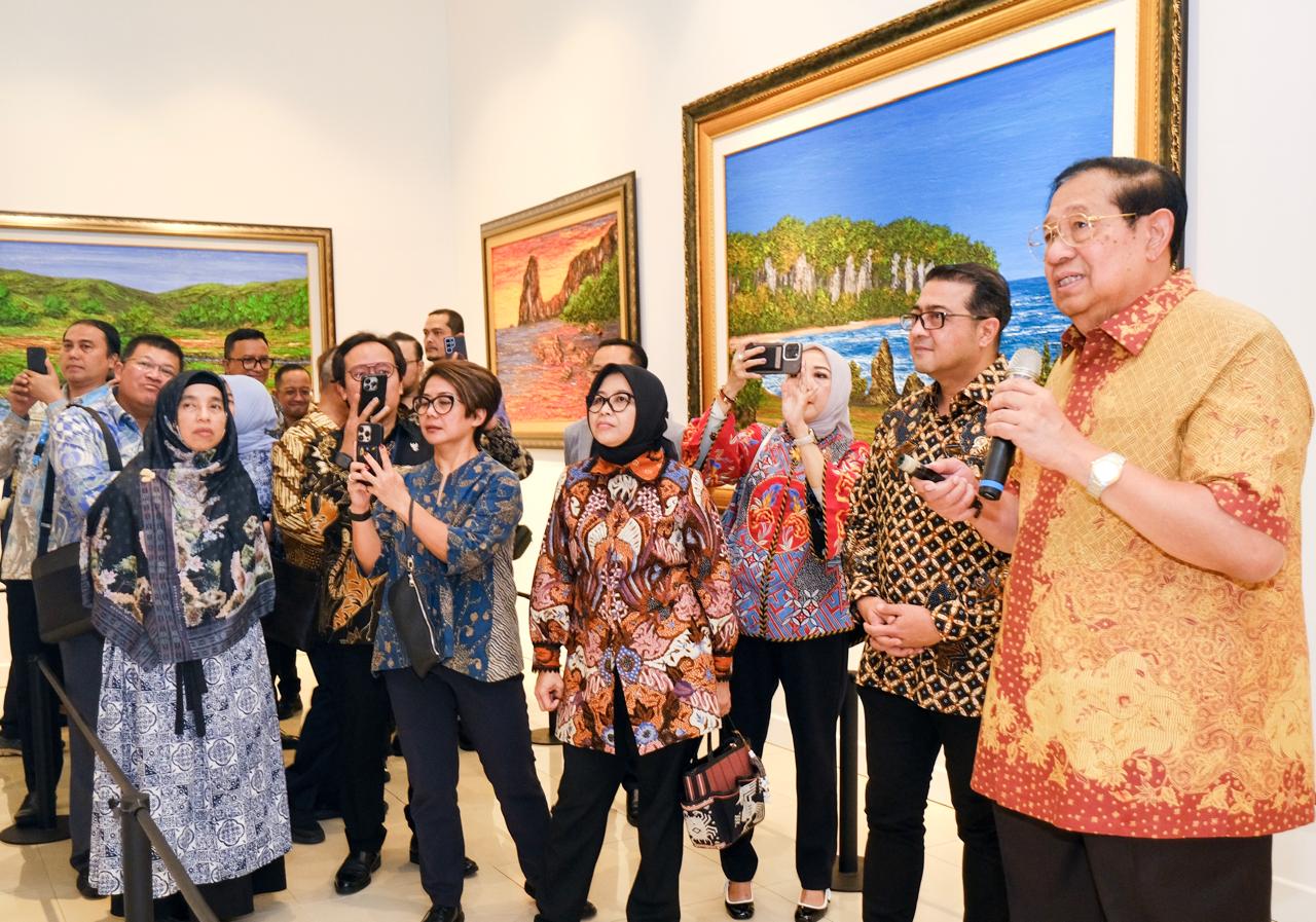 Dikungjungi Menteri Ekraf, SBY Umumkan Akan Gelar Pameran Tunggal dan Luncurkan Karya Seni Terbaru Akhir Tahun ini
