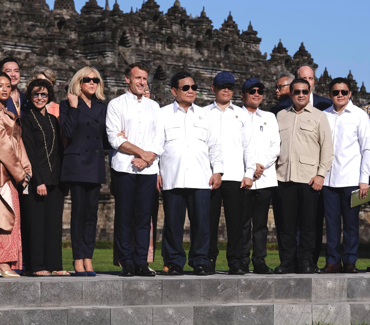 Dampingi Presiden Prabowo, Menteri Ekraf Terima Presiden Macron di Borobudur