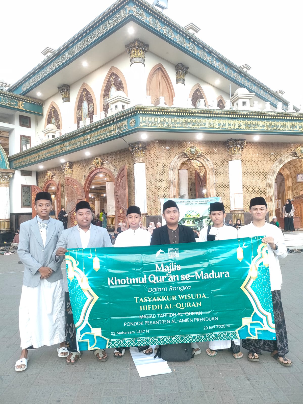 Penghafal Qur’an dari Pesantren Al-Amien, Gelar Majlis Khotmil Qur’an di Pasarean Syaichona Kholil