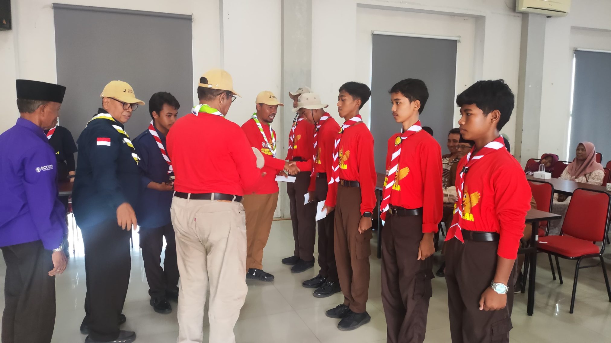 Kwarcab Bangkalan Lepas Kontingen Pramuka Garuda ke Perkemahan Kwarda Jatim di Coban Talun
