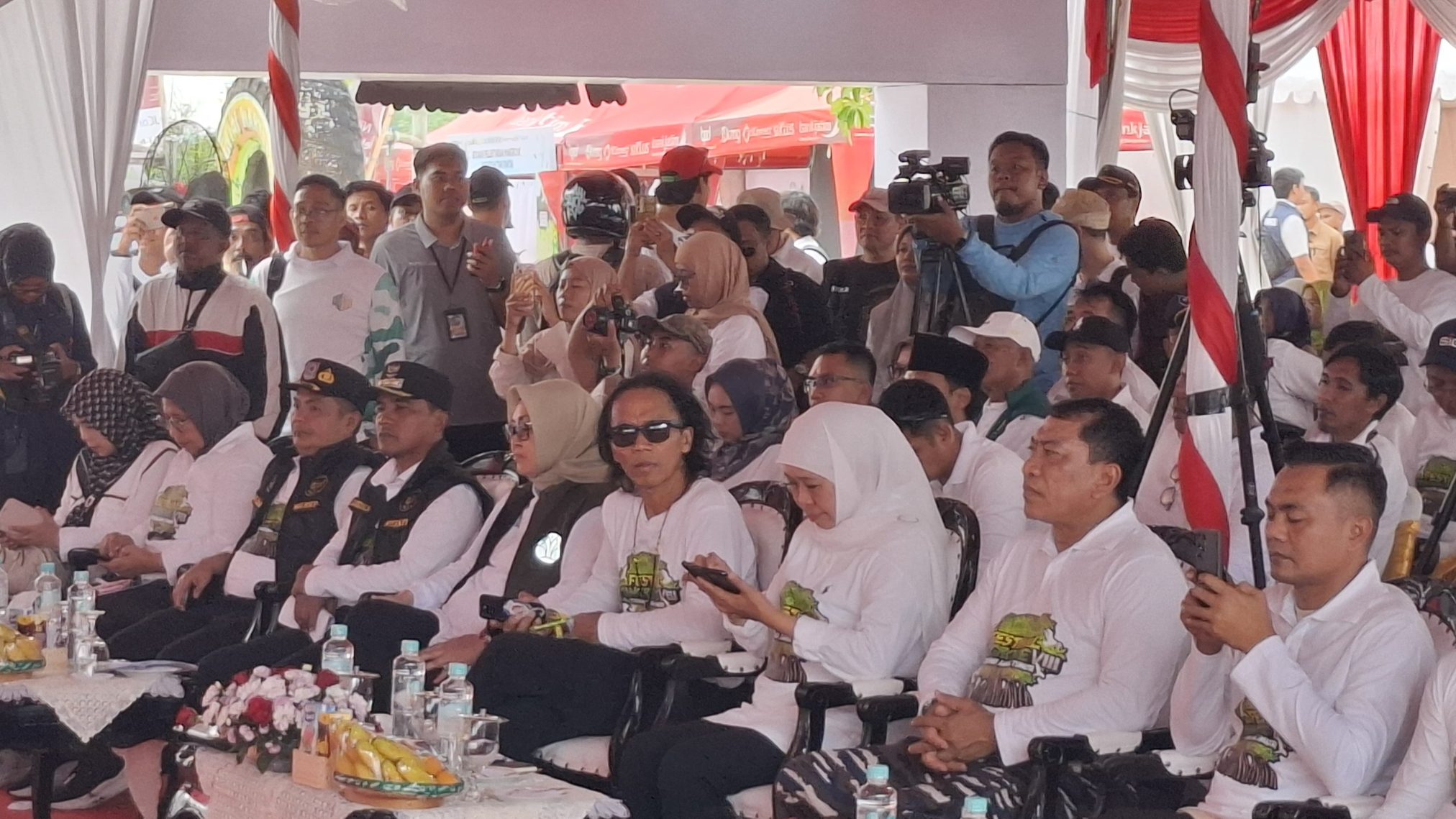 Gubernur Jatim Ajak Kaka Slank Tanam Mangrove di Bangkalan